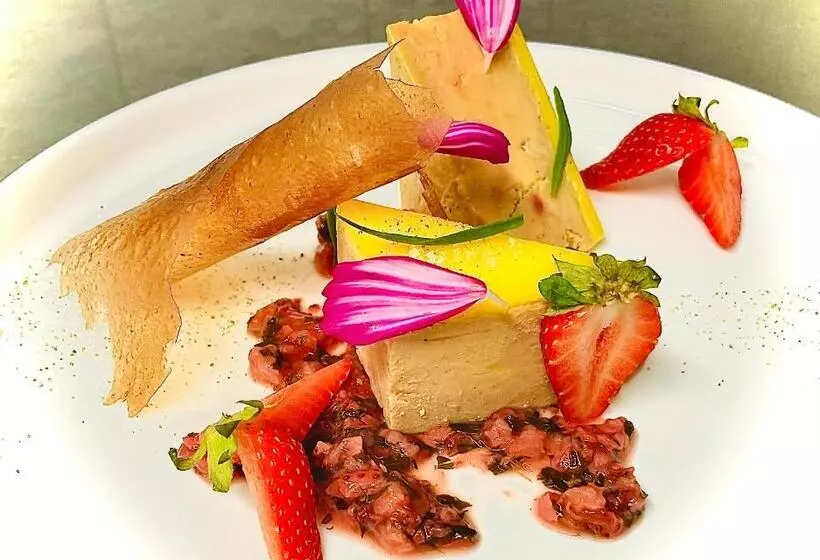 Logis Hotel Le Blason De Provence