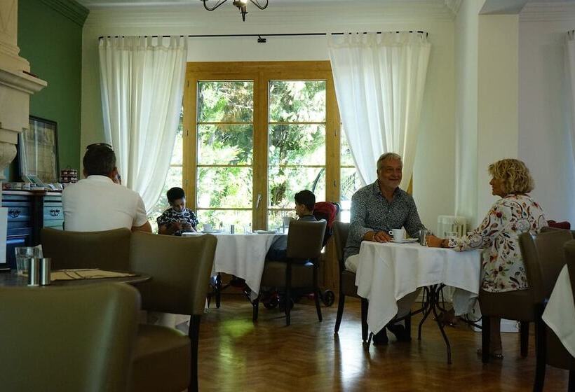 Logis Hotel Le Blason De Provence