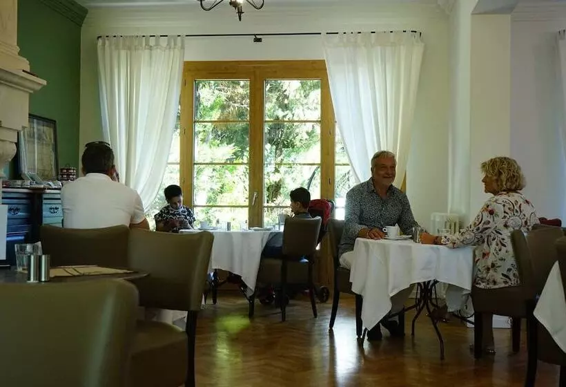 Logis Hotel Le Blason De Provence