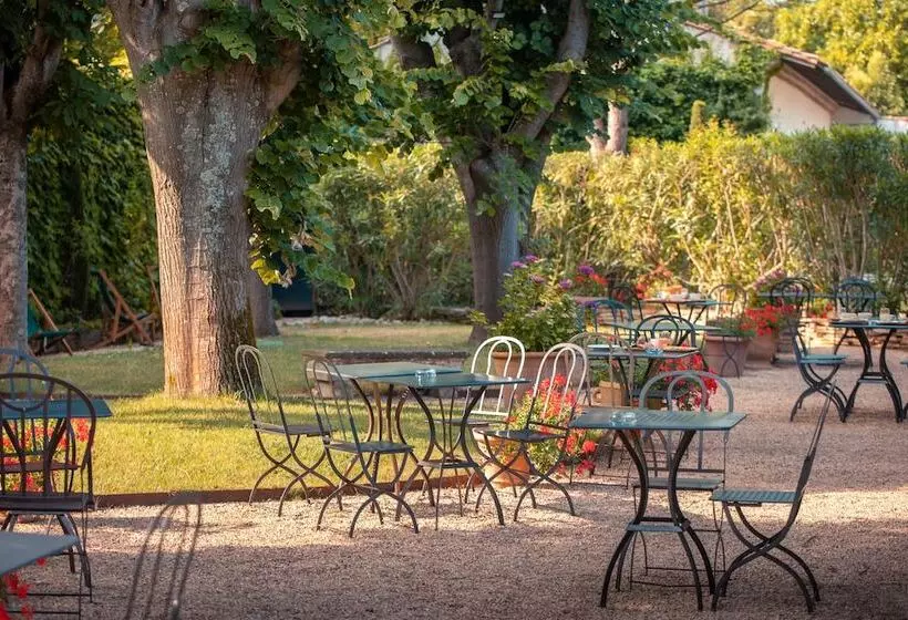 هتل Hôtel Le Donjon   Cœur De La Cité Médiévale