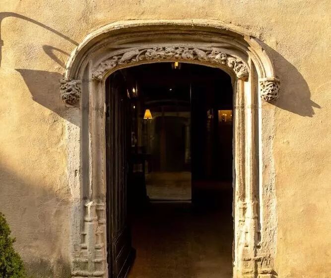 هتل Hôtel Le Donjon   Cœur De La Cité Médiévale