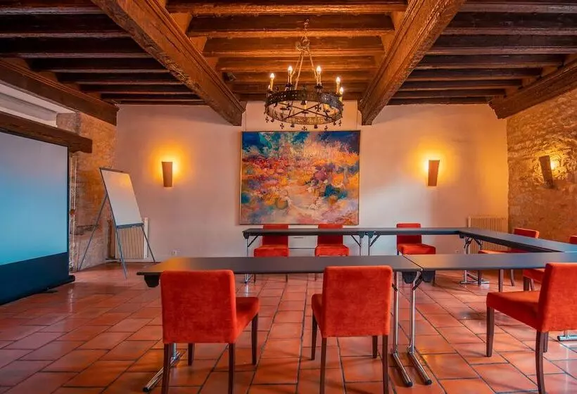 هتل Hôtel Le Donjon   Cœur De La Cité Médiévale