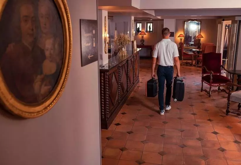 هتل Hôtel Le Donjon   Cœur De La Cité Médiévale