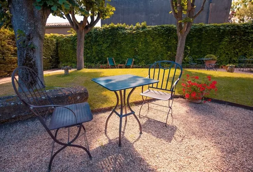 هتل Hôtel Le Donjon   Cœur De La Cité Médiévale