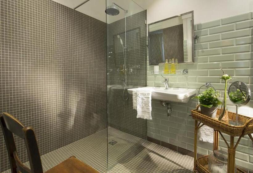 هتل Le Petit Chomel