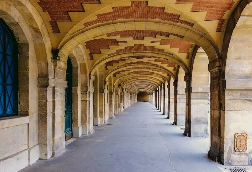 هتل Les Tournelles