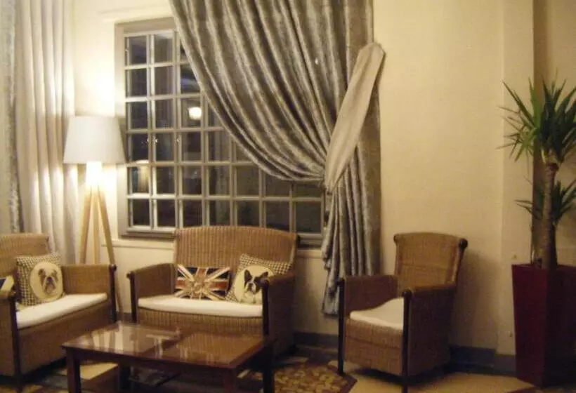 Отель Logis Hôtel & Restaurant Le Bellevue