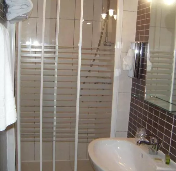 Отель Logis Hôtel & Restaurant Le Bellevue