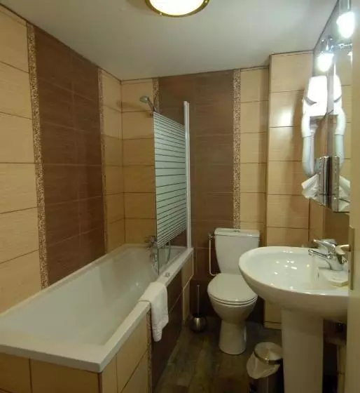 Отель Logis Hôtel & Restaurant Le Bellevue