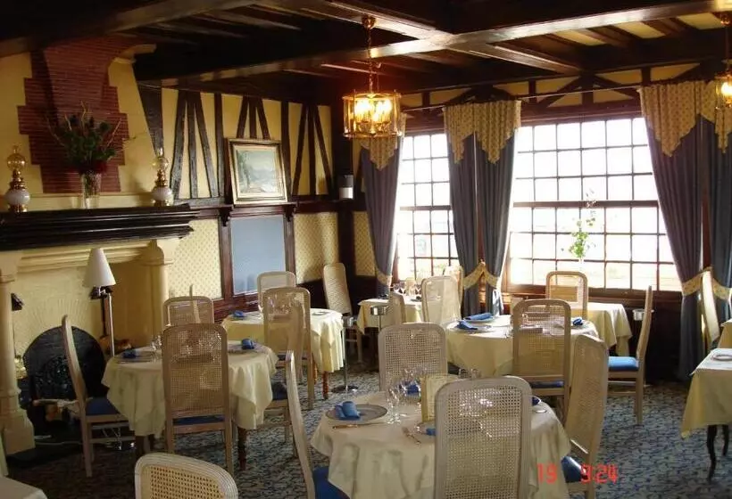 Отель Logis Hôtel & Restaurant Le Bellevue