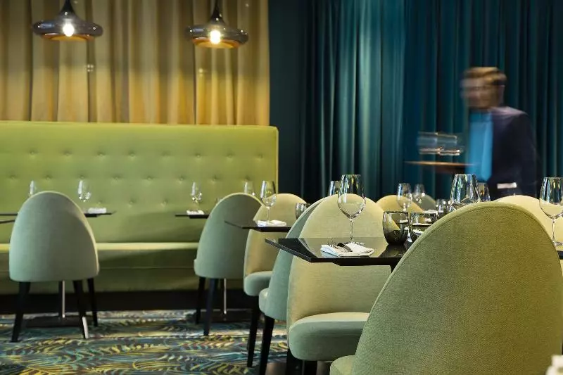 هتل Hôtel & Spa Oceania L Univers Tours