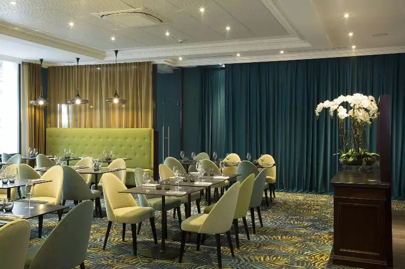 هتل Hôtel & Spa Oceania L Univers Tours