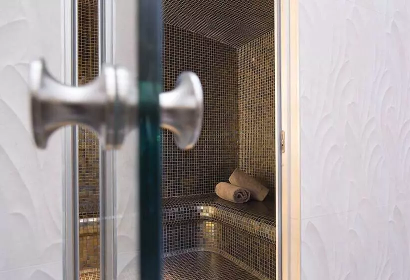 هتل Hôtel & Spa Oceania L Univers Tours