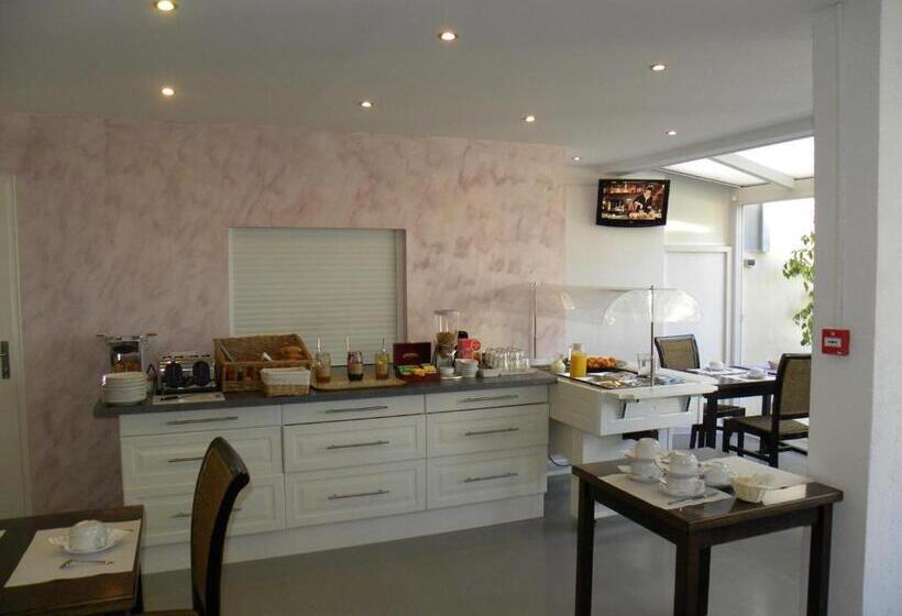 בית מלון כפרי Anglade