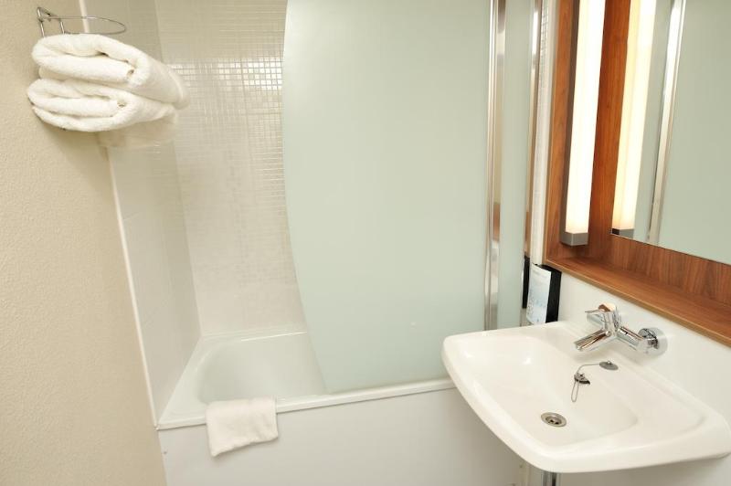 هتل Campanile Les Ulis Courtaboeuf