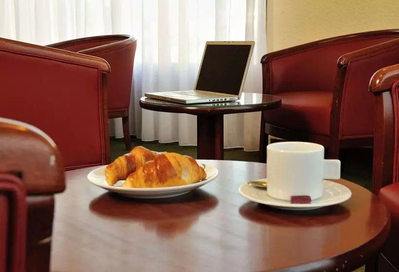 ホテル Campanile Saint Nazaire ~ Trignac