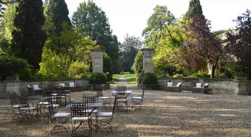 فندق Chateau De Roussan