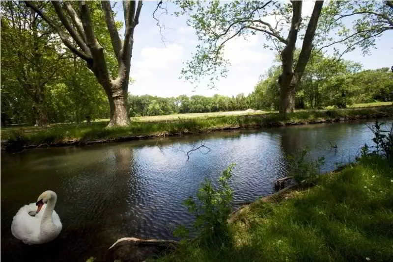 فندق Chateau De Roussan