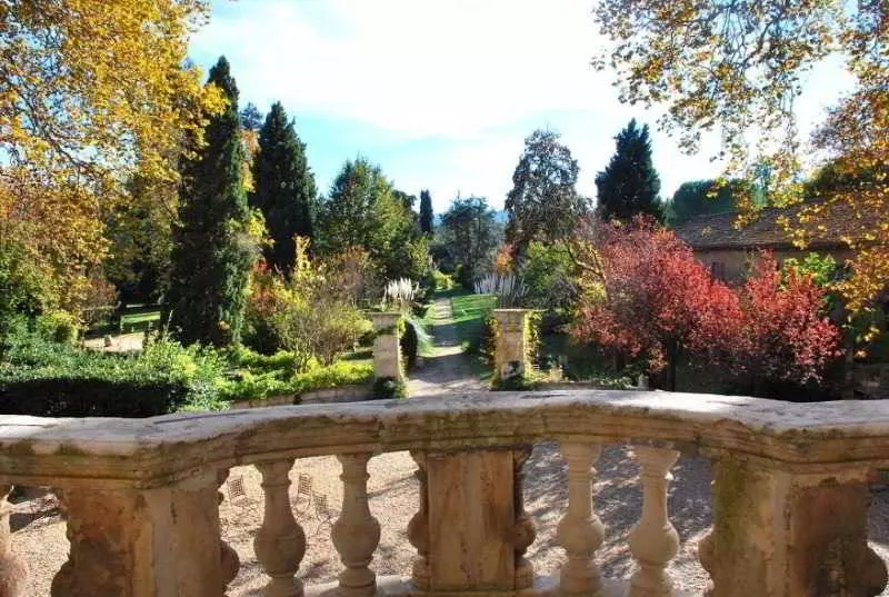 فندق Chateau De Roussan