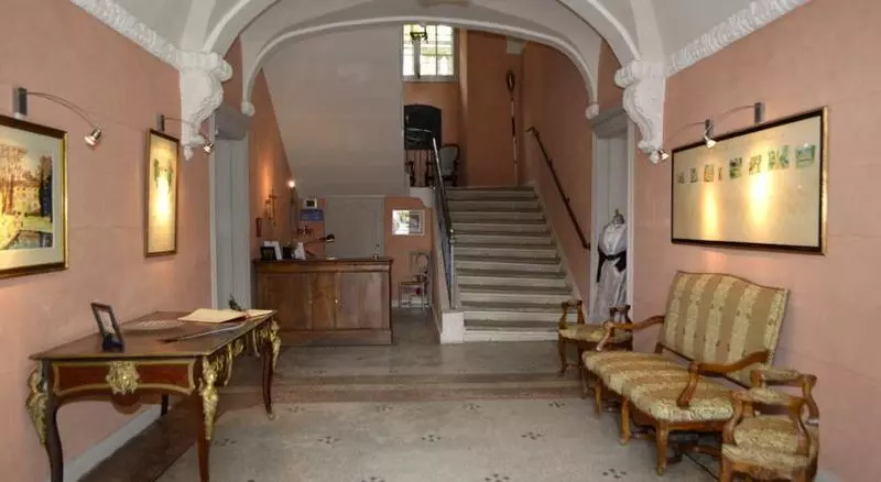 فندق Chateau De Roussan