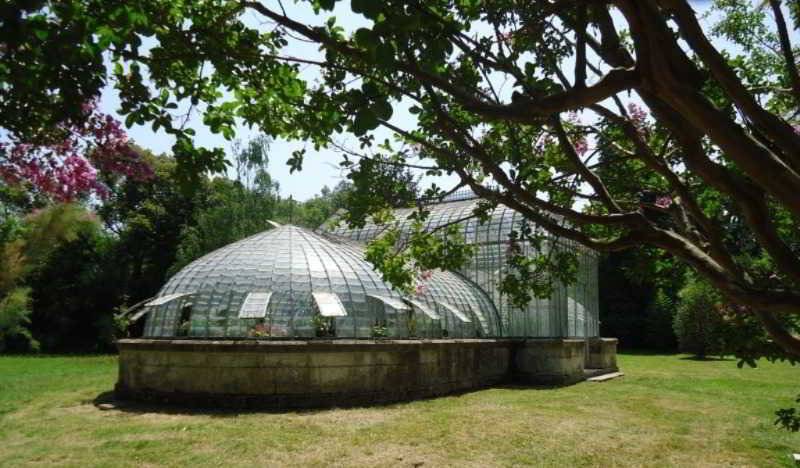 هتل Chateau De Roussan