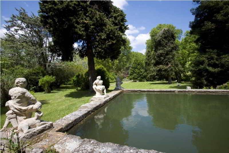 هتل Chateau De Roussan