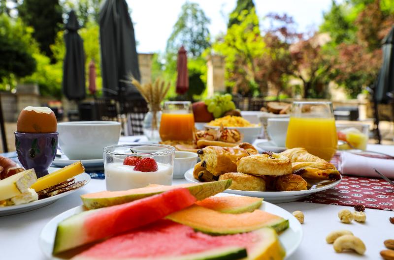 هتل Chateau De Roussan