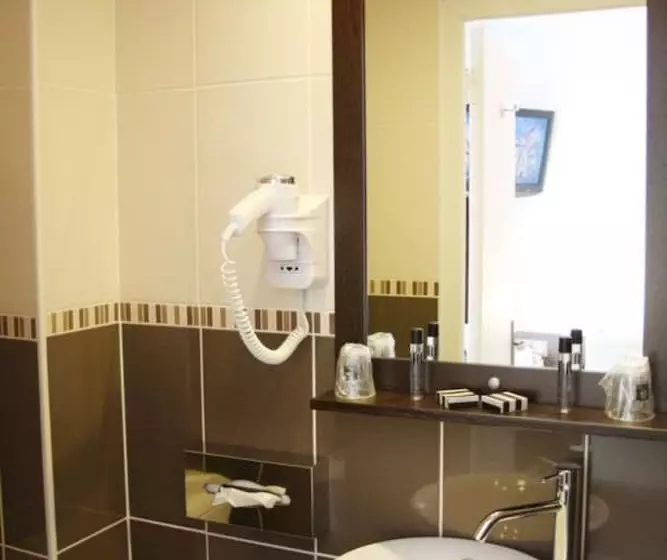 هتل The Originals Boutique, Hôtel D Angleterre, Le Havre, Centre, Plage