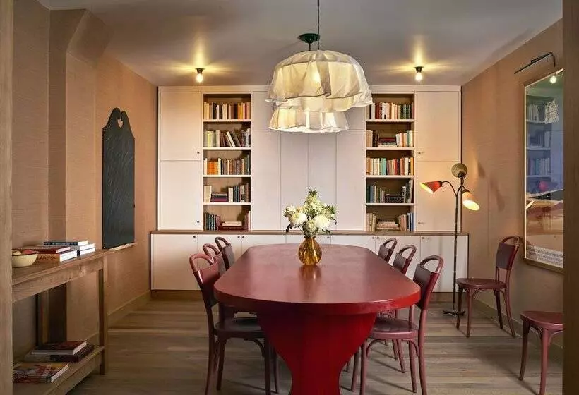 Hotelli Hôtel De La Boétie