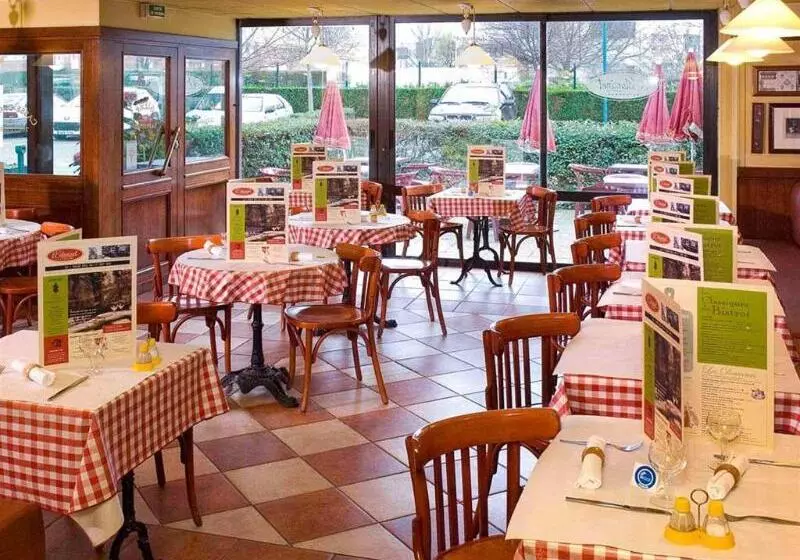 בית מלון כפרי Ibis Melun