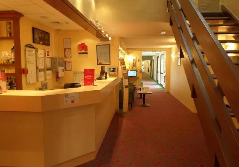 בית מלון כפרי Ibis Melun