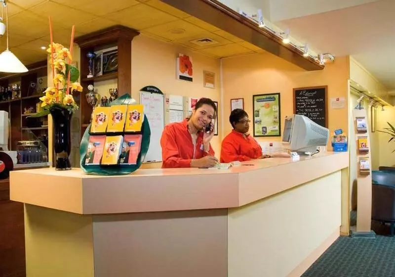 בית מלון כפרי Ibis Melun