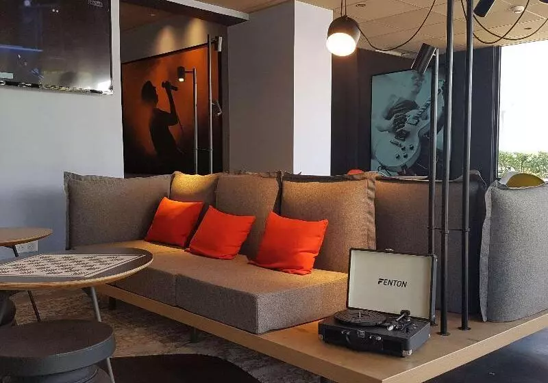 בית מלון כפרי Ibis Melun