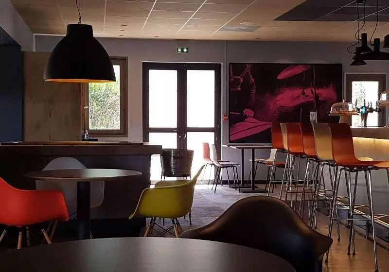 בית מלון כפרי Ibis Melun