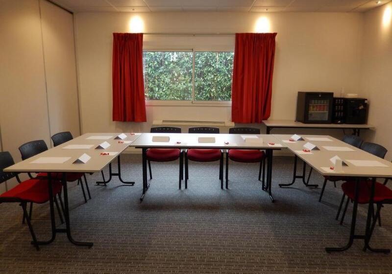 هتل Ibis Pau Lescar