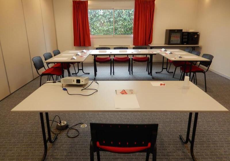 هتل Ibis Pau Lescar