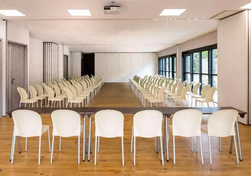 هتل Ibis Rennes Beaulieu