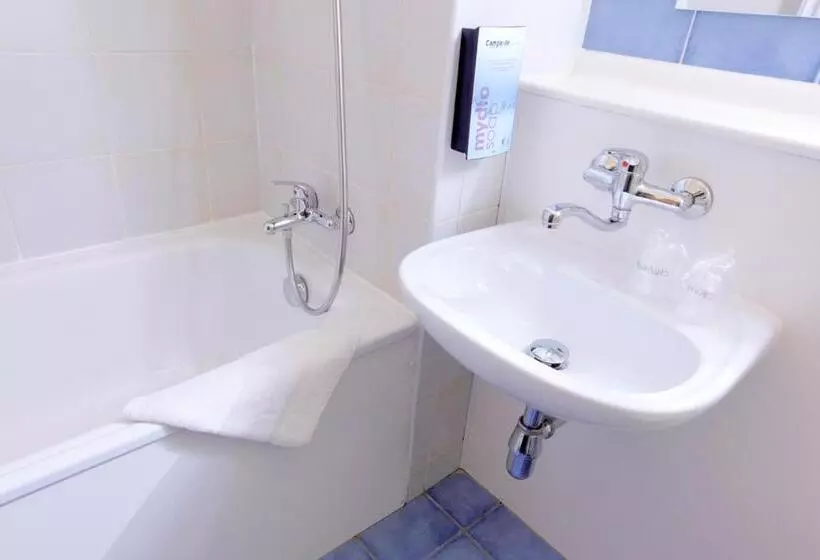 Hotel Kyriad Direct Epinal