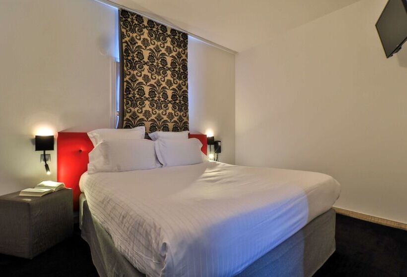 ホテル Hôtel Restaurant Kyriad Fréjus