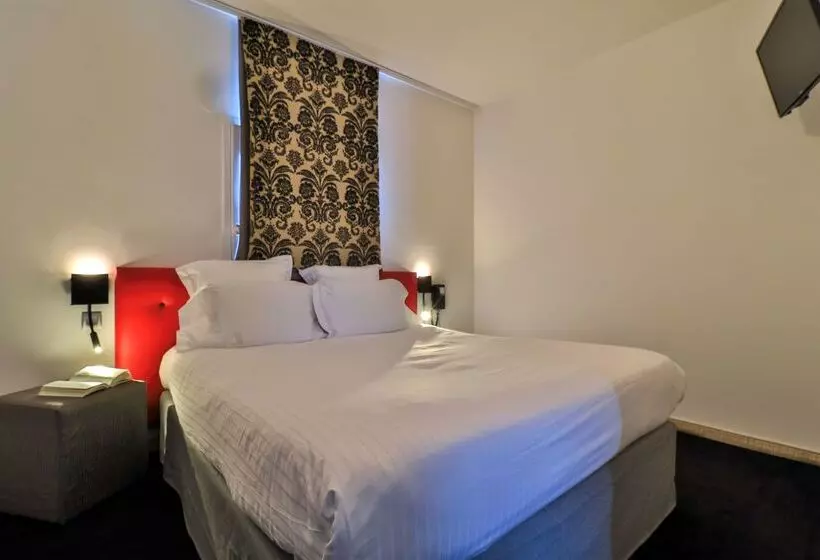 هتل Hôtel Restaurant Kyriad Fréjus