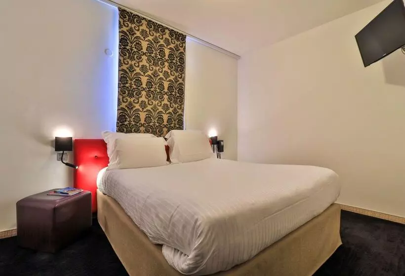 هتل Hôtel Restaurant Kyriad Fréjus