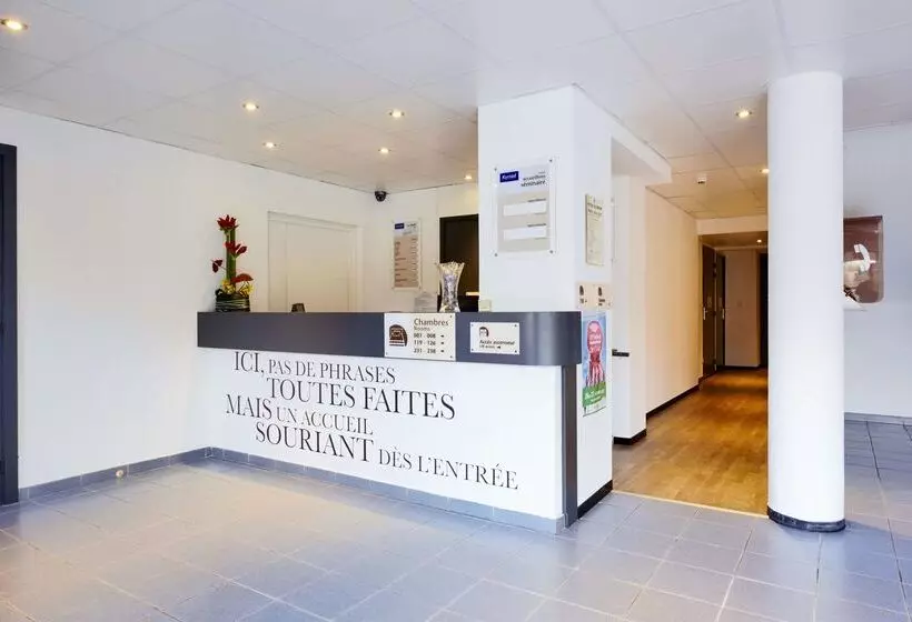 هتل Hôtel Restaurant Kyriad Fréjus