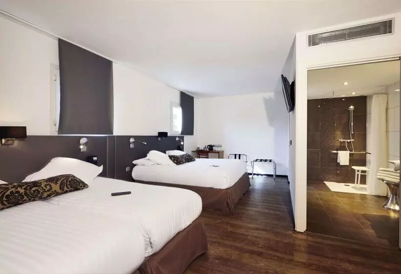 هتل Hôtel Restaurant Kyriad Fréjus