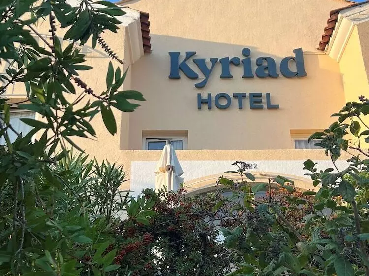 هتل Hôtel Restaurant Kyriad Fréjus