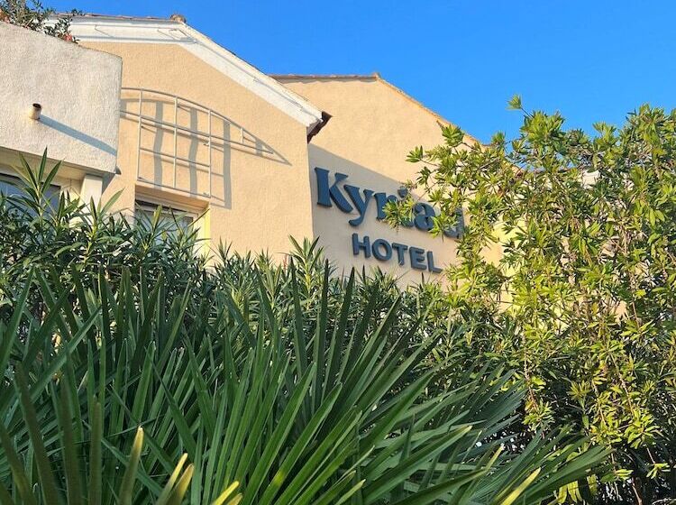 ホテル Hôtel Restaurant Kyriad Fréjus