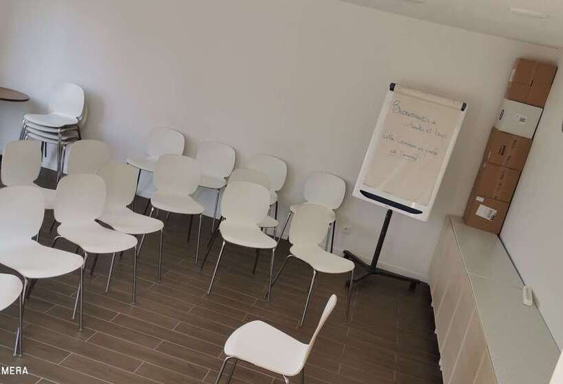 בית מלון כפרי Hôtel Kyriad Lille Nord   Roncq