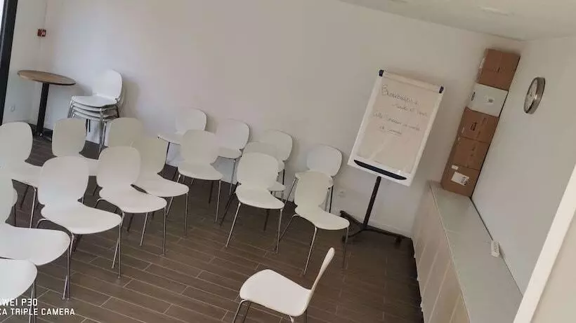 호텔 Hôtel Kyriad Lille Nord Roncq