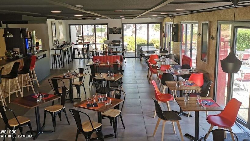 בית מלון כפרי Hôtel Kyriad Lille Nord   Roncq