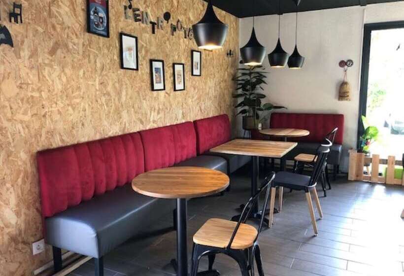 בית מלון כפרי Hôtel Kyriad Lille Nord   Roncq