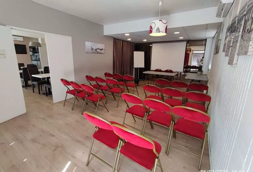 Hotel Kyriad Martigues Sud